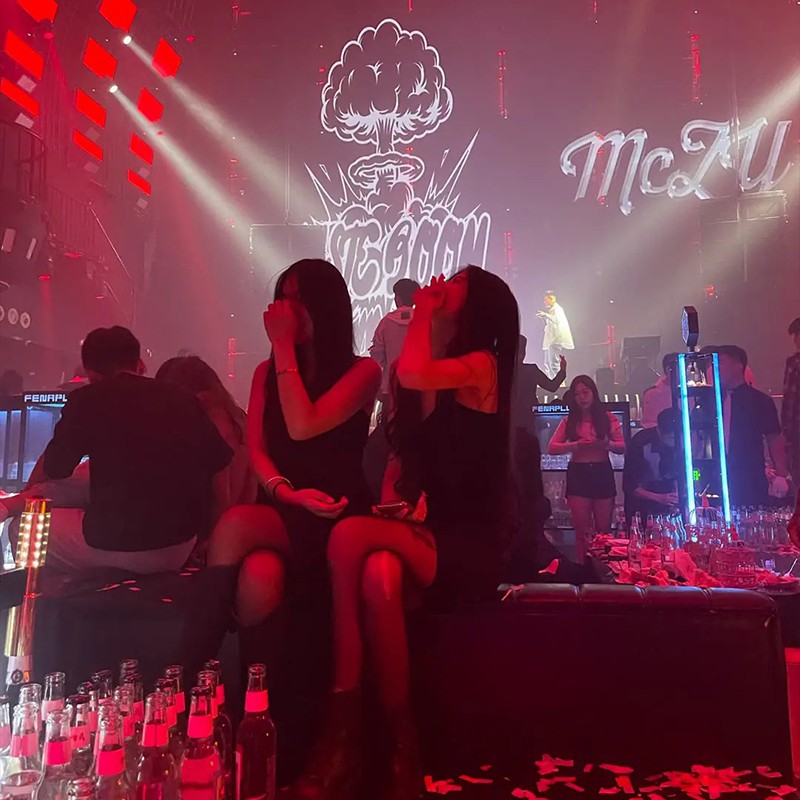 杨一琪 - 换个方向风景会更好看(Dj罗马 VinaHouse Rmx 2025)